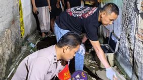 Warga Tarumajaya, Kabupaten Bekasi, digegerkan dengan penemuan kerangka bayi di dalam sebuah rumah. Penemuan ini terjadi pada Minggu, 19 Oktober 2025 sekitar pukul 17.45 WIB dan langsung memicu kepanikan serta keprihatinan di lingkungan setempat.