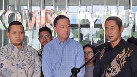 Komisi Yudisial (KY) akan memeriksa tiga hakim yang menangani perkara dugaan korupsi importasi gula yang melibatkan mantan Menteri Perdagangan Thomas Trikasih Lembong atau Tom Lembong. Pemeriksaan dijadwalkan berlangsung pada Selasa, 28 Oktober 2025.