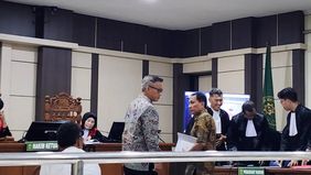 Tiga dosen Universitas Gadjah Mada (UGM) Yogyakarta menjalani persidangan dalam kasus dugaan korupsi pembelian fiktif biji kakao oleh PT Pagilaran, perusahaan perkebunan milik kampus tersebut yang berlokasi di Kabupaten Batang. Akibat perbuatan itu, 