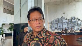 Direktur Utama (Dirut) PT Pertamina Simon Aloysius Mantiri datang ke kantor Kementerian Keuangan (Kemenkeu) di Jakarta, Kamis 23 Oktober 2025.
