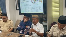 Menteri Energi dan Sumber Daya Mineral (ESDM) Bahlil Lahadalia menyampaikan bahwa Presiden Prabowo Subianto menargetkan agar seluruh desa di Indonesia sudah teraliri listrik paling lambat pada tahun 2030.