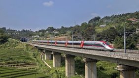 Duta Besar Republik Rakyat China untuk Indonesia Wang Lutong menilai bahwa langkah Indonesia untuk menegosiasikan restrukturisasi utang proyek Kereta Cepat Indonesia–China (KCIC) merupakan hal yang wajar mengingat besarnya skala proyek tersebut.