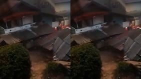 Hujan deras mengguyur Kota Bogor mengakibatkan longsor di kawasan RT 02/07, Kelurahan Bondongan, Kecamatan Bogor Selatan, pada Senin sore, 27 Oktober 2025.