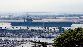 Sebuah jet tempur dan helikopter milik Angkatan Laut Amerika Serikat (US Navy) yang beroperasi dari kapal induk USS Nimitz dilaporkan jatuh di wilayah Laut China Selatan pada Minggu (26 Oktober) sore, dengan selang waktu sekitar 30 menit.