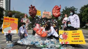 Mikroplastik, yaitu fragmen plastik berukuran kurang dari 5 milimeter, dapat menimbulkan risiko kesehatan serius jika masuk ke dalam tubuh melalui makanan atau minuman yang terkontaminasi.