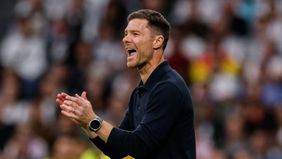 Kemenangan atas Barca membuat Real kini unggul lima poin atas rival utamanya itu di pucuk klasemen Liga Spanyol. Meski demikian, Alonso mengingatkan agar tim asuhannya tidak terlena.