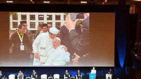 Menteri Agama Nasaruddin Umar mengenang kedekatan dan persahabatannya dengan mendiang Paus Fransiskus saat berbicara di hadapan para tokoh dunia dalam Forum Internasional untuk Perdamaian “Daring Peace” yang digelar di Vatikan, Roma.