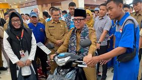 Komisi Pemberantasan Korupsi (KPK) memanggil Bupati Ogan Komering Ulu (OKU), Sumatera Selatan, Teddy Meilwansyah (TM), serta Ketua DPRD OKU, Sahril Elmi (SE) untuk dimintai keterangan sebagai saksi dalam penyidikan dugaan korupsi di Dinas Pekerjaan U