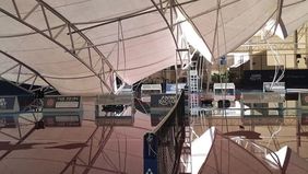 Ambruknya atap lapangan padel Anwa Racquet Club di Meruya, Kembangan, pada Minggu, 26 Oktober 2025, disebabkan sebagian struktur bangunan yang tidak mampu menahan beban hujan.