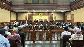 Mantan Ketua Pengadilan Negeri (PN) Jakarta Selatan periode 2024–2025, Muhammad Arif Nuryanta, dituntut hukuman penjara selama 15 tahun atas dugaan keterlibatannya dalam kasus suap terkait putusan lepas (ontslag) perkara korupsi pemberian fasilitas e