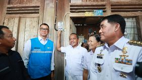 Kementerian Energi dan Sumber Daya Mineral (ESDM) bersama PT PLN (Persero) menyalurkan Bantuan Pasang Baru Listrik (BPBL) kepada 112 keluarga prasejahtera di Kabupaten Minahasa, Sulawesi Utara.