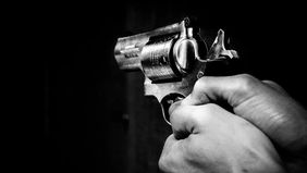 Nasib tragis menimpa seorang petugas kebersihan rumah tangga di Indianapolis, Amerika Serikat (AS)