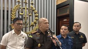 Kejaksaan Negeri (Kejari) Kota Bandung memeriksa Wakil Wali Kota Bandung, Erwin, selama tujuh jam dalam penyidikan kasus dugaan korupsi terkait penyalahgunaan kewenangan di lingkungan Pemerintah Kota Bandung pada tahun anggaran 2025.