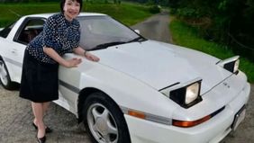 Sanae Takaichi Tetap Mengendarai Toyota Supra Miliknya Selama Lebih Dari 20 Tahun.