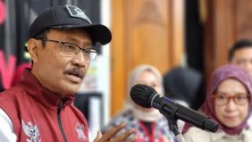 Menteri Sosial Saifullah Yusuf menjelaskan bahwa usulan pemberian gelar Pahlawan Nasional untuk mantan Presiden Soeharto berasal dari tingkat daerah dan telah memenuhi syarat untuk diteruskan ke Dewan Gelar, Tanda Jasa, dan Tanda Kehormatan.