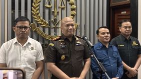 Kejaksaan Negeri (Kejari) Kota Bandung melakukan langkah tegas dalam penyelidikan dugaan korupsi di lingkungan Pemerintah Kota Bandung. Pada Kamis, tim penyidik Kejari menggeledah sejumlah kantor organisasi perangkat daerah (OPD) dan menyita berbagai