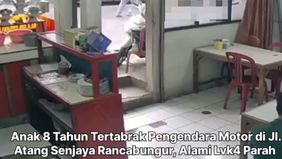 Seorang anak berusia 8 tahun tertabrak oleh pengendara motor yang diketahui merupakan pelajar. Berdasarkan informasi yang dihimpun, pengendara melaju dengan kecepatan kencang saat kejadian berlangsung.