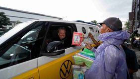 Rainer Zietlow dan Volkswagen ID. BUZZ Menjelajahi Berbagai Sudut Kota Dari Pasar Ikan Jatinegara, Monas, Hingga Kota Tua.