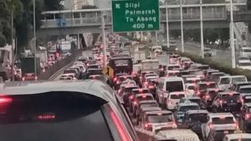 Kemacetan sampai terjadi di jalan tol dalam kota