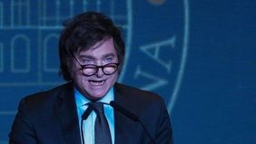 Perdana Menteri Argentina, Guillermo Francos, resmi mengundurkan diri dari jabatannya dan akan digantikan oleh Manuel Adorni, yang sebelumnya menjabat sebagai juru bicara Presiden Javier Milei. Keputusan ini diumumkan oleh kantor kepresidenan Argenti