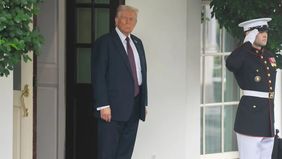 Presiden Amerika Serikat (AS) Donald Trump menepis kabar yang menyebut bahwa pemerintahannya telah memutuskan untuk melancarkan serangan darat ke wilayah Venezuela. 