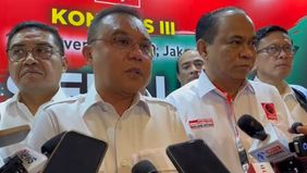 Ketua Harian Partai Gerindra, Sufmi Dasco Ahmad turut menghadiri Kongres III Projo. Kehadiran Dasco ingin mendengar langkah ke depan Projo dalam mendukung pemerintahan Presiden Prabowo Subianto.