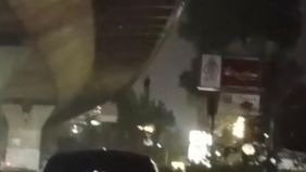 Seorang pria muda meninggal dunia diduga karena bunuh diri dengan cara gantung diri di Flyover Pasupati. Pria yang teridentifikasi sebagai KW (19) ini ditemukan sudah tidak bernyawa oleh petugas.
