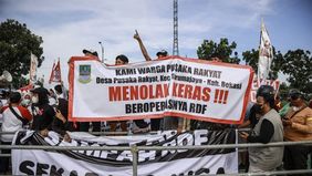 Sejumlah warga dari berbagai kluster perumahan di sekitar Refuse-Derived Fuel (RDF) Plant Rorotan, Jakarta Utara, berencana menggelar unjuk rasa untuk menuntut penutupan fasilitas pengolahan sampah tersebut.