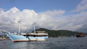 Badan Meteorologi, Klimatologi, dan Geofisika (BMKG) mengingatkan para pelaku wisata bahari serta operator kapal di Labuan Bajo untuk mewaspadai potensi peningkatan tinggi gelombang di perairan Selat Sape bagian utara pada 5–7 November 2025.