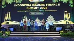 OJK terus melakukan berbagai upaya untuk memperkuat dan memperdalam keuangan syariah sebagai arus utama sistem keuangan nasional, salah satunya dengan melaksanakan forum flagship OJK, IIFS 2025 di Surabaya, 3-4 November 2025.