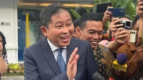 Mantan Menteri Perhubungan sekaligus mantan Direktur Utama PT Kereta Api Indonesia (KAI) Ignasius Jonan terlihat memenuhi undangan Presiden Republik Indonesia Prabowo Subianto di Kompleks Istana Kepresidenan Jakarta, Senin.