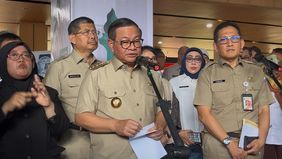 Gubernur DKI Jakarta Pramono Anung bakal segera meninjau tanggul Baswedan yang jebol di Kali Pulo, Jati Padang, Pasar Minggu, Jakarta Selatan.