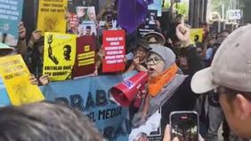 Dukungan terhadap Tempo diberikan oleh AJI, hingga koalisi masyarakat sipil.