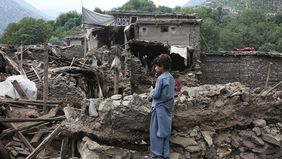 Sedikitnya tujuh orang meninggal dunia dan 150 lainnya terluka akibat gempa bumi berkekuatan magnitudo 6,3 yang mengguncang wilayah Afghanistan pada Senin, 3 November 2025, dini hari.