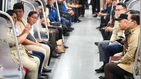 Presiden Prabowo Subianto bersama dengan Menteri Perhubungan Dudy Purwagandhi meresmikan Stasiun Tanah Abang Baru, Jakarta, Selasa 4 November 2025. 
