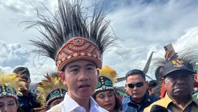 Wakil Presiden (Wapres) Gibran Rakabuming Raka tiba di Bandara Rendani, Manokwari, Papua Barat, pada Selasa, untuk menindaklanjuti arahan Presiden Prabowo Subianto dalam memastikan percepatan pembangunan di wilayah Papua.