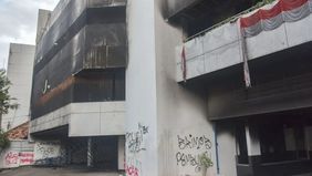 Kepolisian Daerah (Polda) Metro Jaya resmi mengambil alih penanganan kasus penemuan dua kerangka manusia yang ditemukan dalam kondisi hangus terbakar di lantai dua Kantor Administrasi Gedung ACC, kawasan Kwitang, Senen, Jakarta Pusat, pada Kamis, 30 