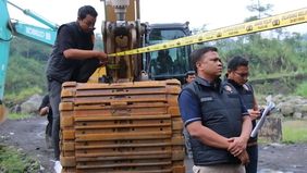 Direktorat Tindak Pidana Tertentu (Dittipidter) Bareskrim Polri menetapkan tiga orang sebagai tersangka dalam kasus penambangan pasir ilegal di kawasan Taman Nasional Gunung Merapi, Kabupaten Magelang, Jawa Tengah.