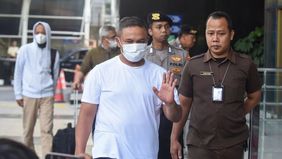 Komisi Pemberantasan Korupsi (KPK) mengumumkan telah menyita sejumlah mata uang asing dari rumah Gubernur Riau Abdul Wahid (AW).