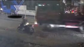Kecelakaan maut terekam jelas dalam kamera CCTV di Jalan Hos Cokroaminoto, Larangan, Ciledug, Kota Tangerang, pada Rabu malam, 5 November 2025 pukul 19.00 WIB.