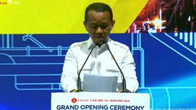 Menteri Energi dan Sumber Daya Mineral (ESDM) sekaligus Ketua Umum Partai Golkar, Bahlil Lahadalia, menciptakan suasana hangat dalam acara peresmian pabrik PT Lotte Chemical Indonesia di Cilegon
