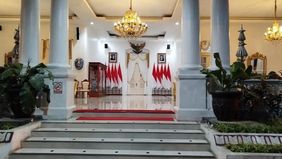 Rumah dinas Bupati Ponorogo Sugiri Sancoko di kompleks Pringgitan, Ponorogo, tampak tertutup rapat setelah beredarnya kabar operasi tangkap tangan (OTT) oleh Komisi Pemberantasan Korupsi (KPK).