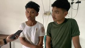 Siswi kelas XI SMA Negeri 72 Jakarta, Sela, menduga bom rakitan di masjid sekolah dibawa oleh siswa korban bullying.