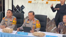 Kapolda Metro Jaya Irjen Pol Asep Edi Suheri mengatakan delapan tersangka yang telah ditetapkan itu terbagi ke dalam dua klaster.

