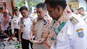 Wakil Menteri Desa dan Pembangunan Daerah Tertinggal (Wamendes PDT) Ahmad Riza Patria membagikan momen saat menghadiri Dialog Interaktif Diseminasi Informasi kepada Masyarakat dalam rangka kegiatan Bupati Tilik Desa di Desa Trayeman, Kabupaten Tegal.