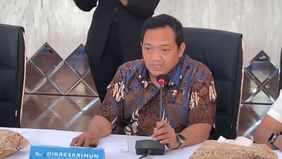 Polisi membagi delapan tersangka menjadi dua klaster.