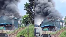 Kebakaran melanda sebuah perusahaan pengolahan limbah di Jalan Pangkalan 2, Kelurahan Sumurbatu, Kecamatan Bantargebang, Kota Bekasi, pada Jumat 7 November 2025 sekitar pukul 11.30 WIB.