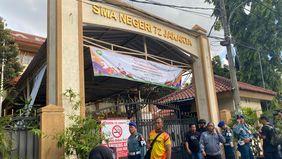 Kapolda Metro Jaya Irjen Asep Edi Suheri menceritakan kronologi ledakan di SMAN 72, Jakarta Utara dengan 54 korban luka.