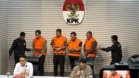 Komisi Pemberantasan Korupsi (KPK) tengah mendalami kemungkinan adanya penerimaan suap lain yang dilakukan oleh Bupati Ponorogo, Jawa Timur, Sugiri Sancoko (SUG), dari satuan kerja perangkat daerah (SKPD) atau dinas-dinas lain.