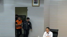 Komisi Pemberantasan Korupsi (KPK) mengungkap bahwa Bupati Ponorogo, Jawa Timur, Sugiri Sancoko (SUG) diduga menerima uang senilai Rp2,6 miliar yang berasal dari tiga klaster kasus korupsi berbeda.